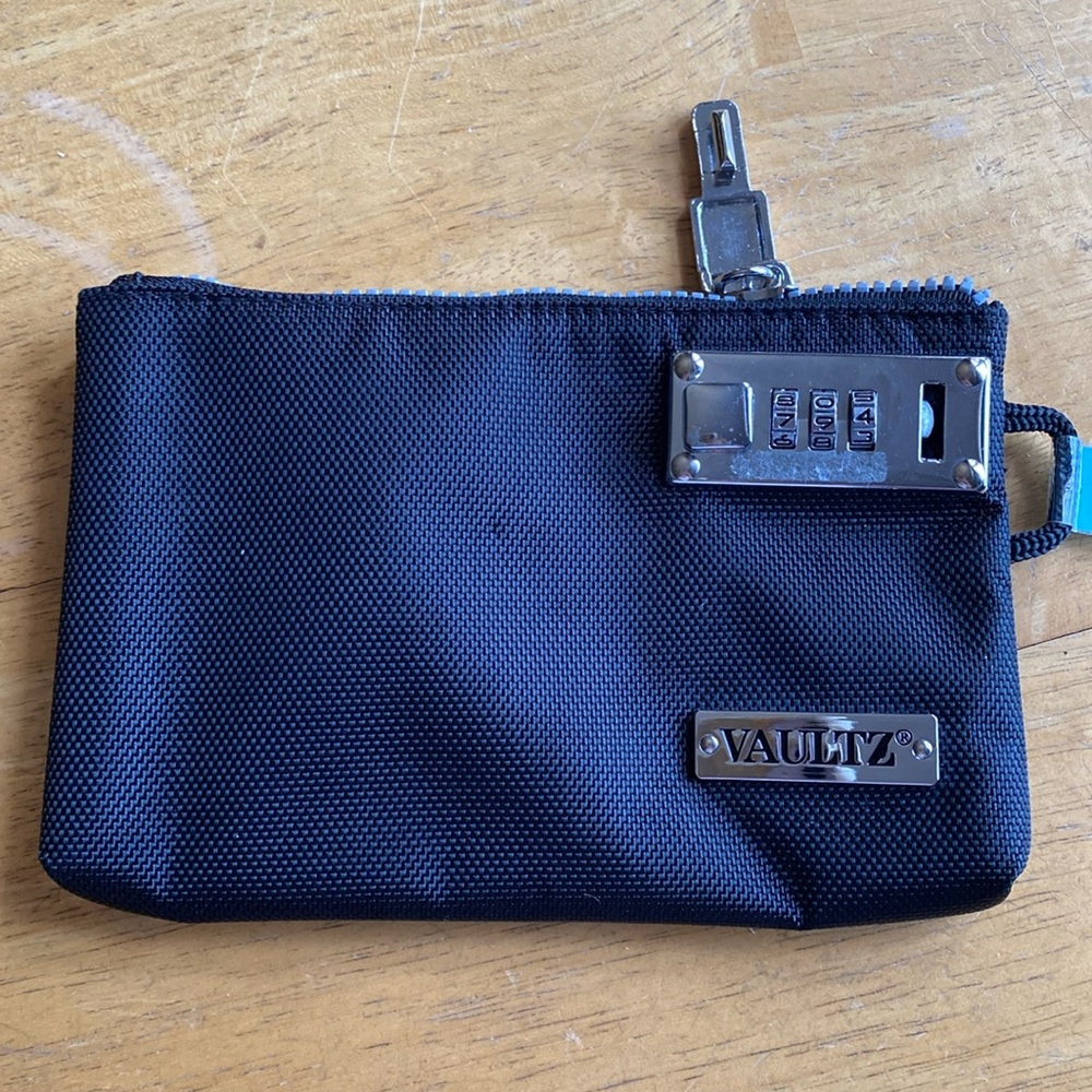 7x4,5” Inches Vaultz Locking Money Bag Accessories Pouch W Combination Lock Blac